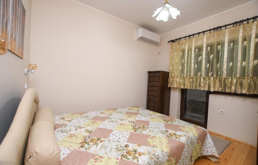 Vila Vikendaja za 6 osoba